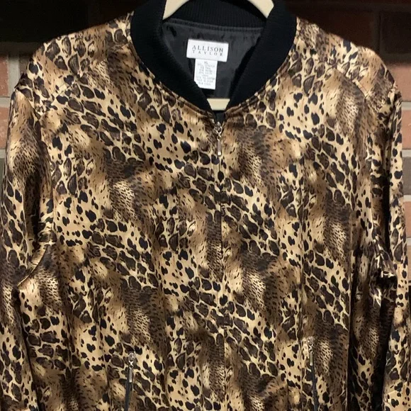 XL 100% Silk cheetah leopard print bomber jacket - Picture 9 of 14
